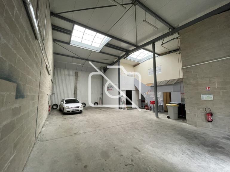 Entrepôt à louer à Stains - 300 m²