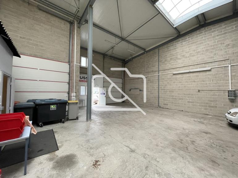 Entrepôt à louer à Stains - 300 m²