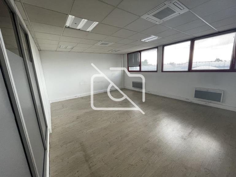 Entrepôt à louer à Blanc-Mesnil - 1 656 m²