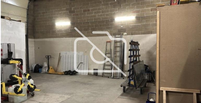 Entrepôt à louer à Stains - 270 m²