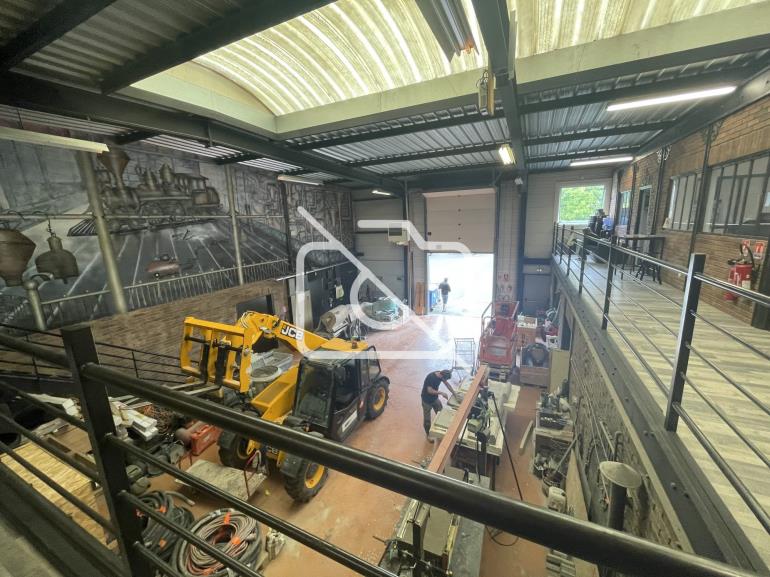 Entrepôt à louer à Saint-Pierre-du-Perray - 600 m²