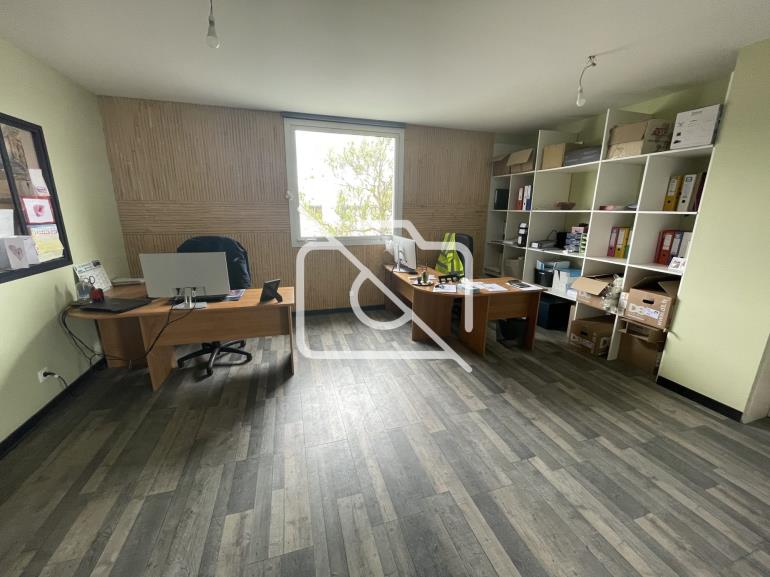 Entrepôt à louer à Saint-Pierre-du-Perray - 600 m²