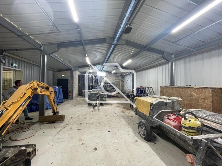 Entrepôt à louer à Saint-Pierre-du-Perray - 600 m²