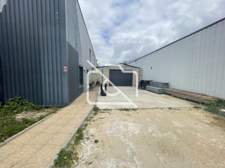 Entrepôt à louer à Saint-Pierre-du-Perray - 600 m²