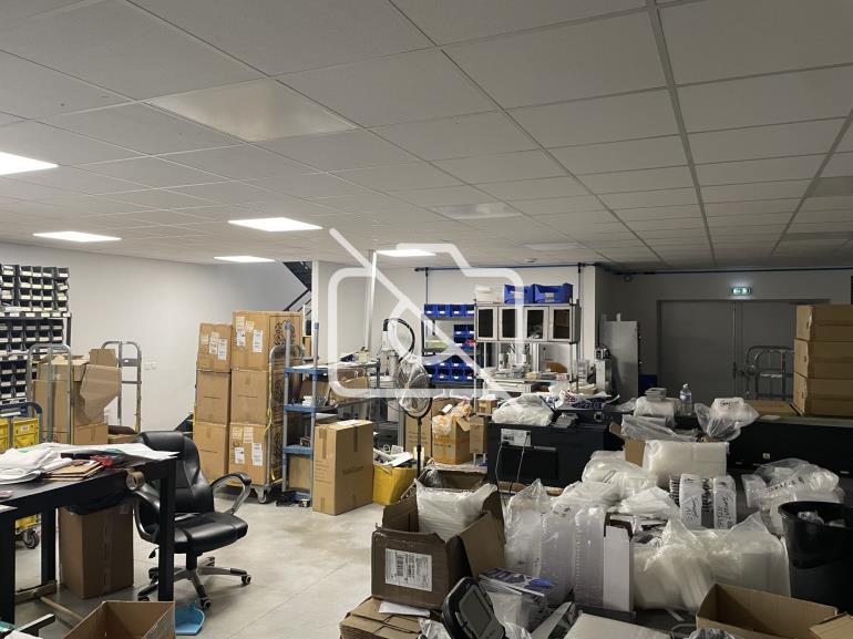 Entrepôt à vendre à Bussy-Saint-Georges - 405 m²