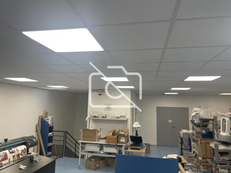 Entrepôt à vendre à Bussy-Saint-Georges - 405 m²