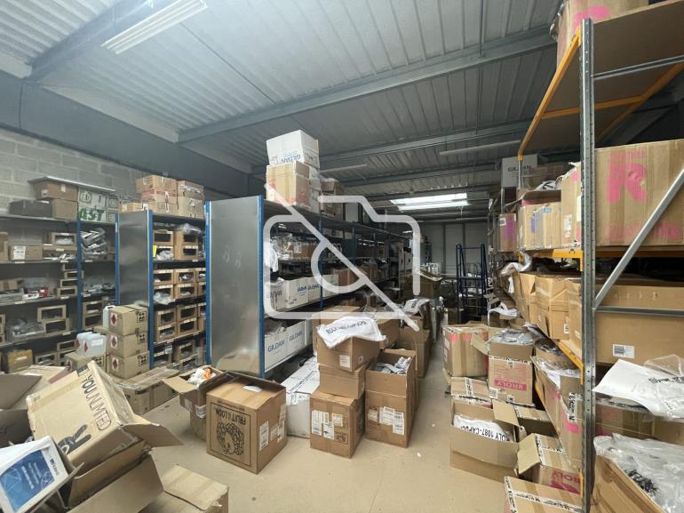 Entrepôt à vendre à Bussy-Saint-Georges - 405 m²