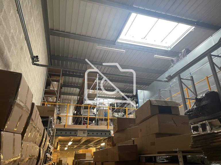 Entrepôt à vendre à Bussy-Saint-Georges - 405 m²