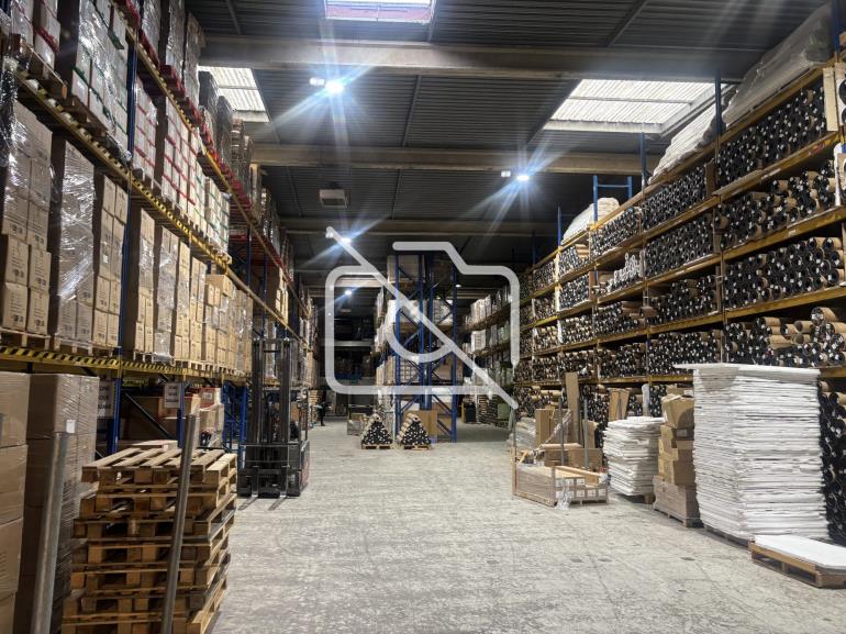 Entrepôt à vendre à Champigny-sur-Marne - 1 379 m²