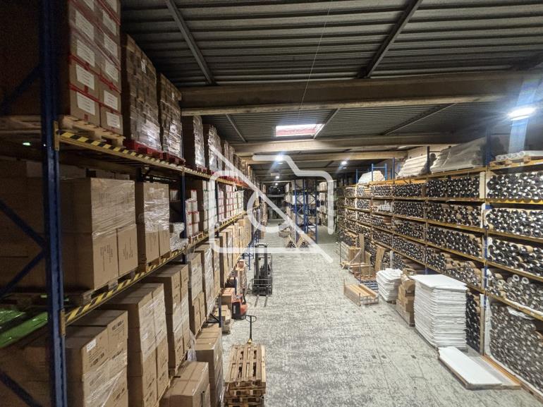 Entrepôt à vendre à Champigny-sur-Marne - 1 379 m²