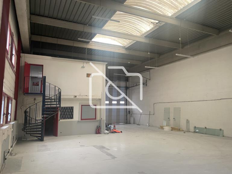 Entrepôt à louer à Bondy - 700 m²