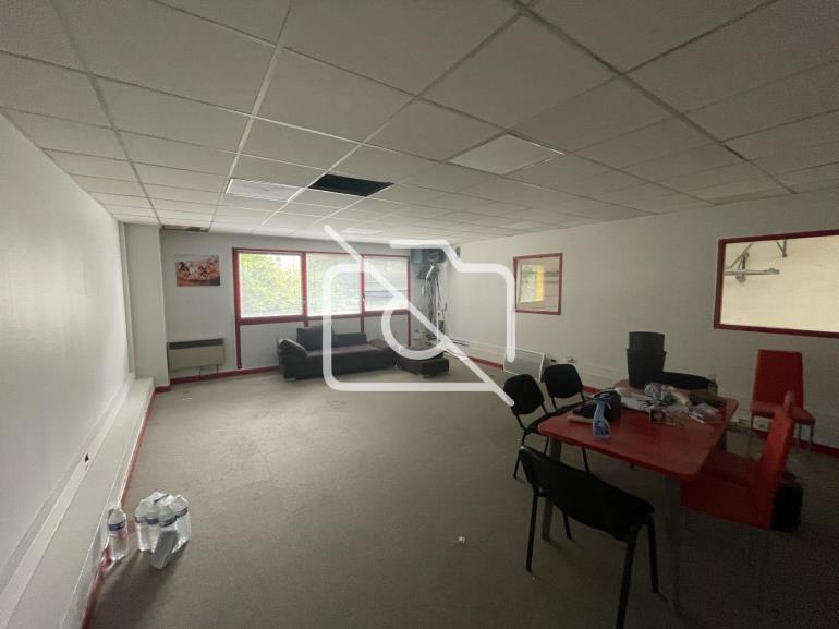Entrepôt à louer à Bondy - 700 m²