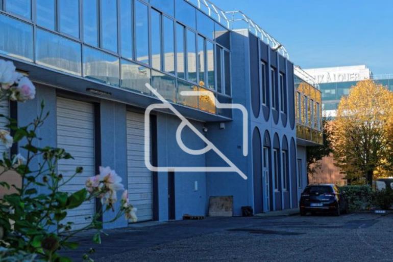 Entrepôt à louer à Saint-Denis - 1 571 m²