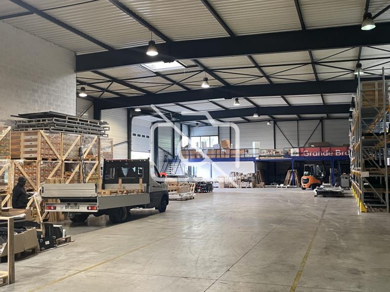 Entrepôt à louer à Montévrain - 1 318 m²