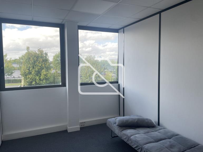 Entrepôt à louer à Montévrain - 1 318 m²