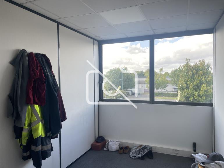 Entrepôt à louer à Montévrain - 1 318 m²