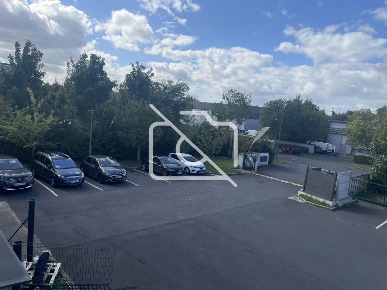 Entrepôt à louer à Montévrain - 1 318 m²