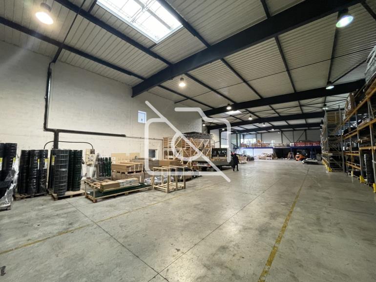 Entrepôt à louer à Montévrain - 1 318 m²