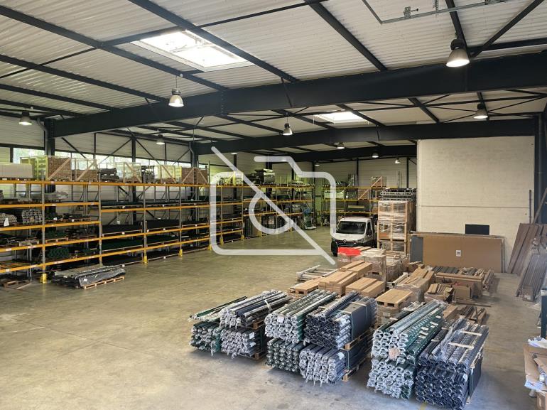Entrepôt à louer à Montévrain - 1 318 m²