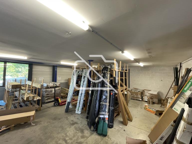 Entrepôt à louer à Montévrain - 1 318 m²