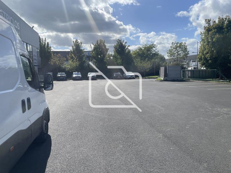 Entrepôt à louer à Montévrain - 1 318 m²