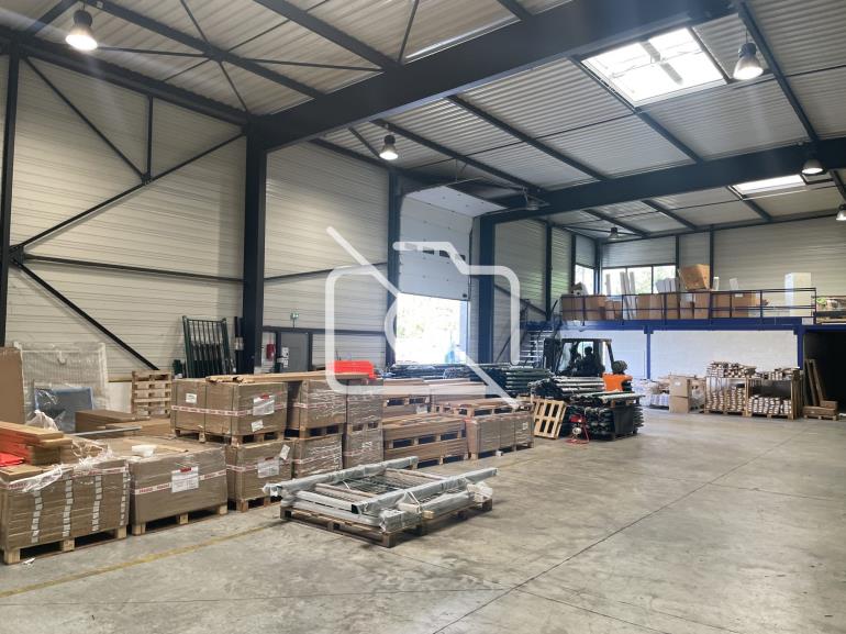 Entrepôt à louer à Montévrain - 1 318 m²