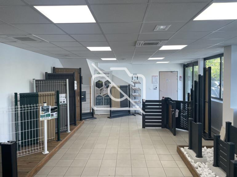 Entrepôt à louer à Montévrain - 1 318 m²