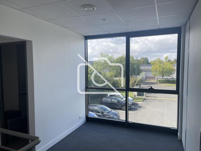 Entrepôt à louer à Montévrain - 1 318 m²