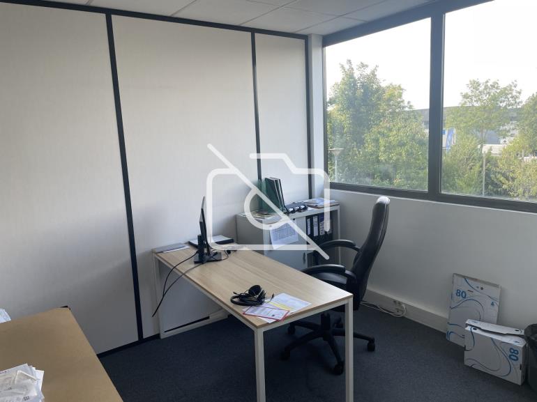 Entrepôt à louer à Montévrain - 1 318 m²