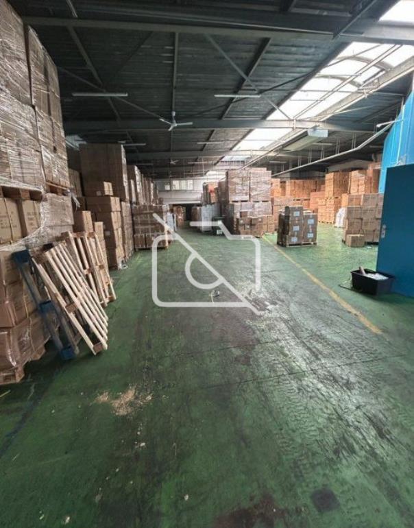 Entrepôt à louer à Montreuil - 1 171 m²