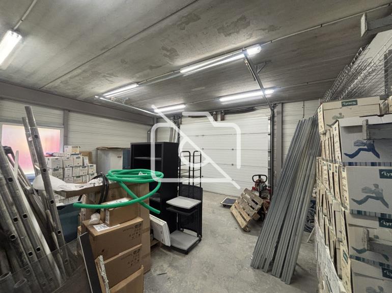 Entrepôt à louer à Champs-sur-Marne - 361 m²