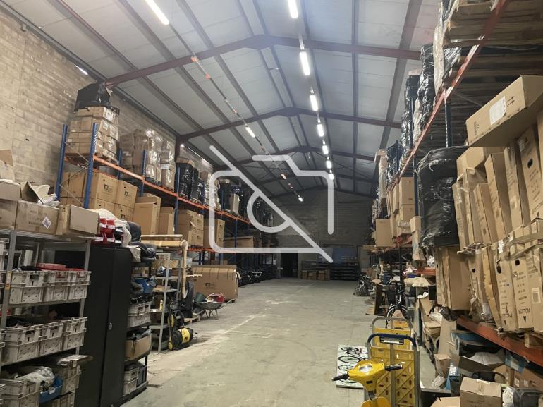 Entrepôt à vendre à Bobigny - 949 m²