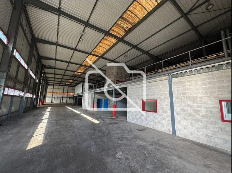 Entrepôt à vendre à Créteil - 3 940 m²