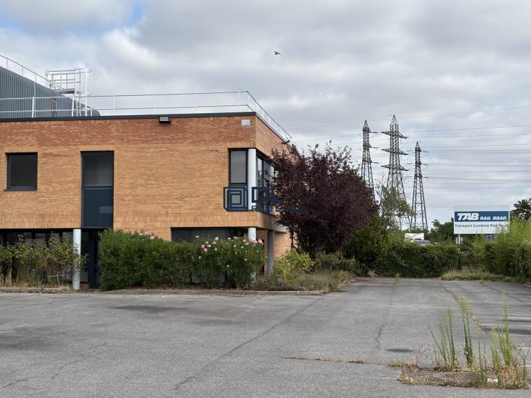 Entrepôt à vendre à Créteil - 3 940 m²
