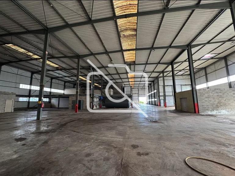 Entrepôt à louer à Créteil - 3 940 m²
