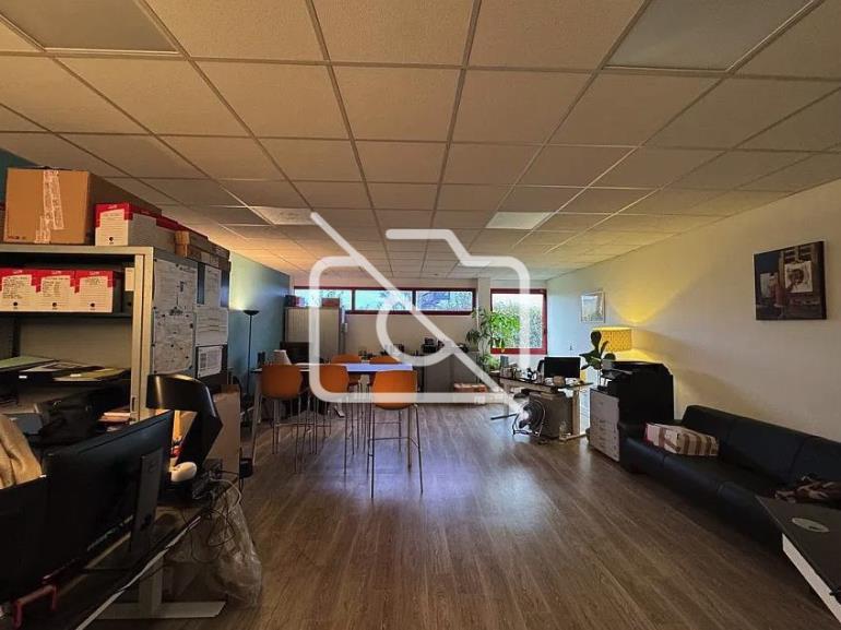 Entrepôt à louer à Créteil - 3 940 m²