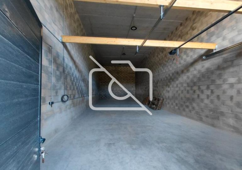 Entrepôt à louer à Cesson - 220 m²
