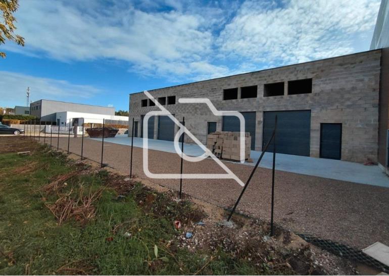 Entrepôt à louer à Cesson - 220 m²