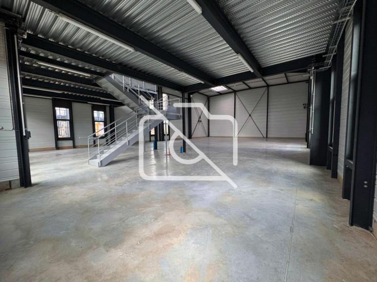 Entrepôt à vendre à Bailly-Romainvilliers - 954 m²