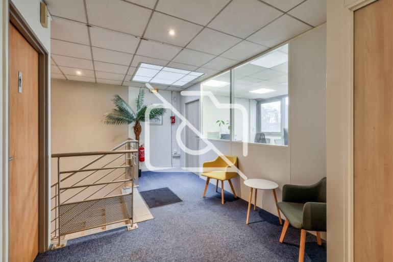 Entrepôt à louer à Saint Thibault des Vignes - 1 998 m²