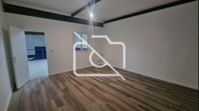 Entrepôt à louer à Ozoir-la-Ferrière - 260 m²