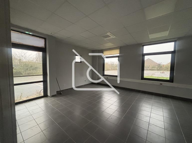 Entrepôt à louer à Coignières - 1 304 m²