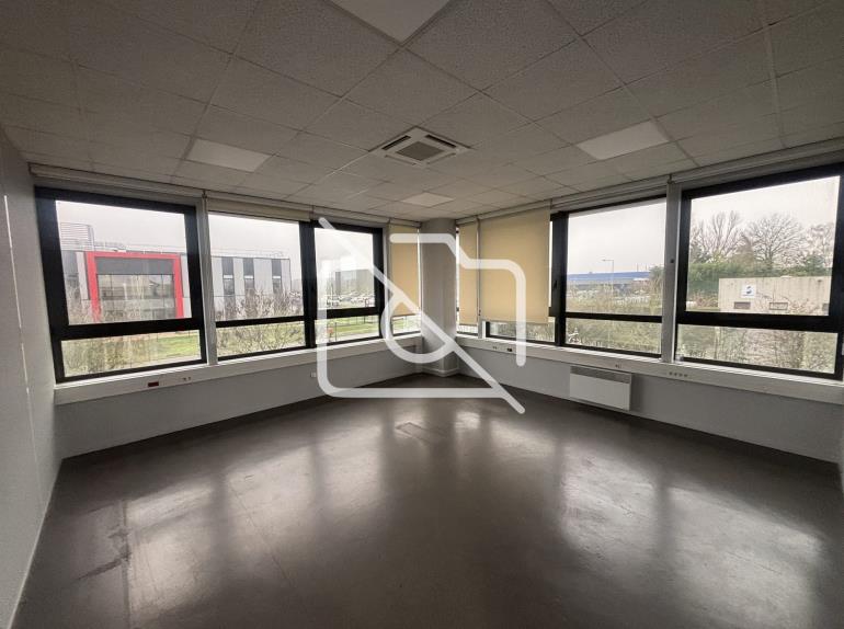 Entrepôt à louer à Coignières - 1 304 m²