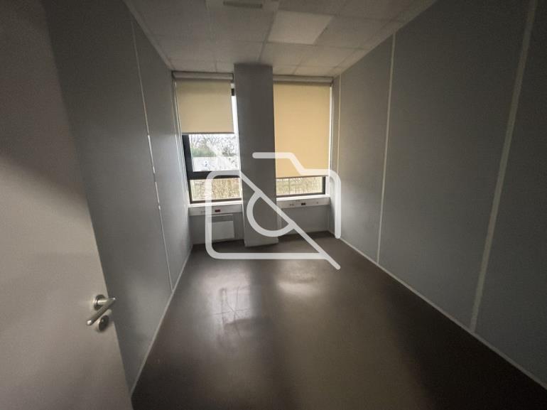 Entrepôt à louer à Coignières - 1 304 m²