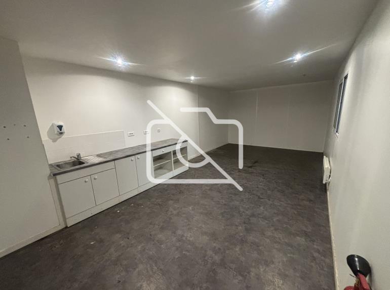 Entrepôt à louer à Coignières - 1 304 m²