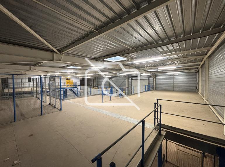 Entrepôt à louer à Coignières - 1 304 m²