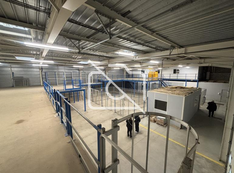 Entrepôt à louer à Coignières - 1 304 m²