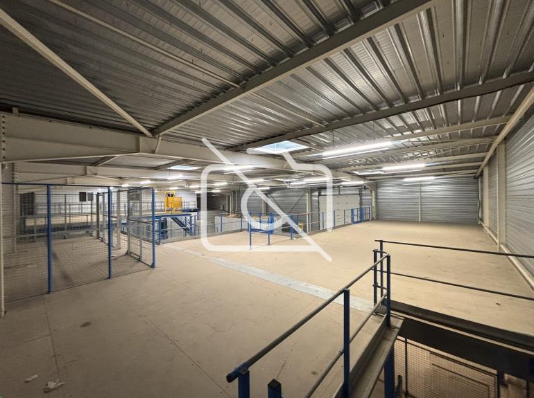 Entrepôt à louer à Coignières - 1 304 m²