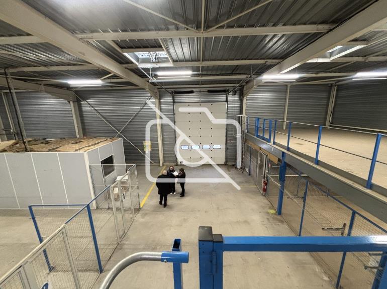 Entrepôt à louer à Coignières - 1 304 m²