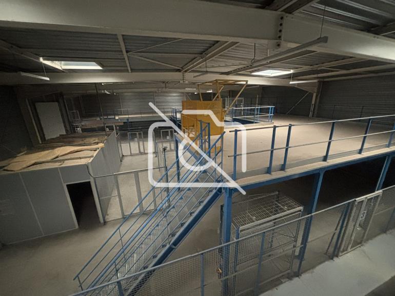 Entrepôt à louer à Coignières - 1 304 m²